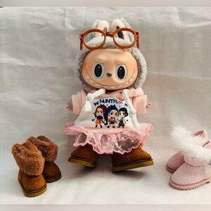 Sesame Bean Labubu w/KPOP outfit and fuzzy boots! Choice of brown or pink boots.